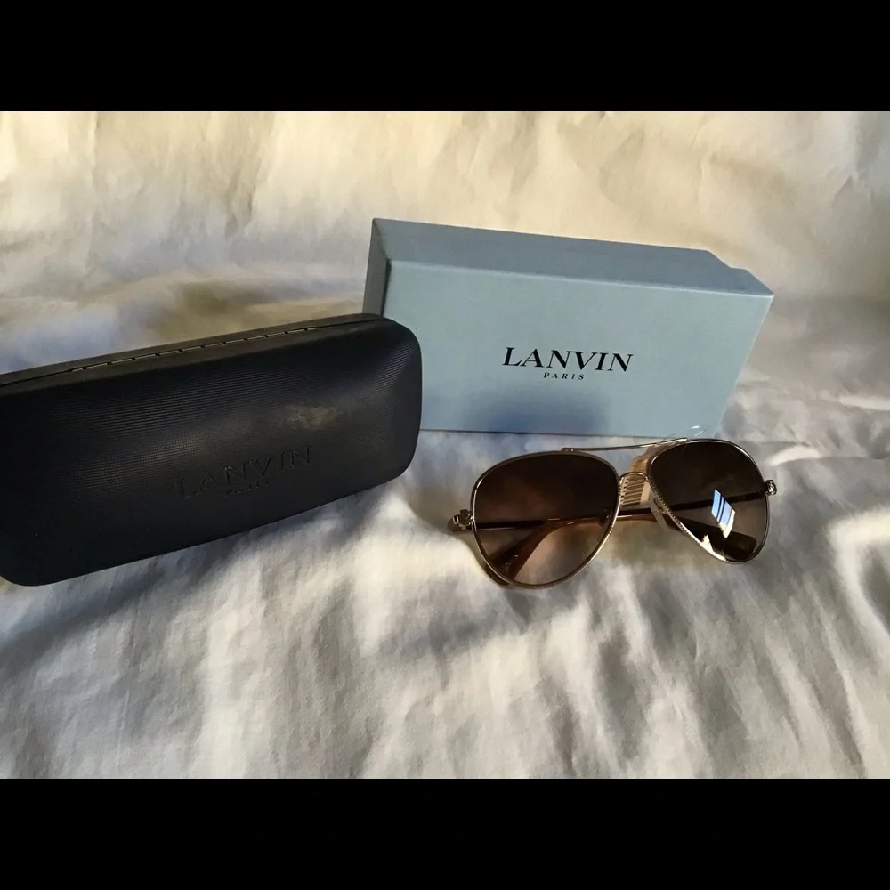 LANVIN PARIS Aviator Sunglasses. - Picture 7 of 8